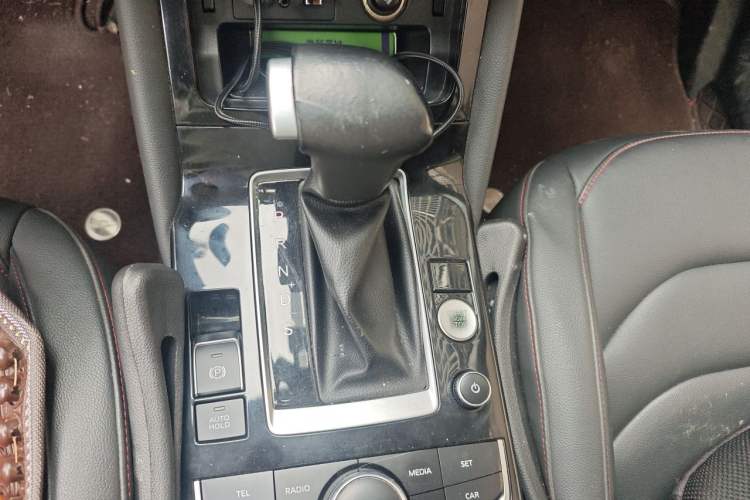 Used BORGWARD BX5 2017 20TGDI Automatic Two-Wheel Drive Pioneer Edition Gear Lever