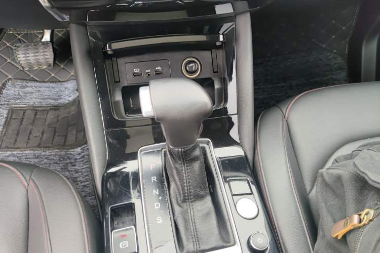 Used BORGWARD BX5 2017 20TGDI Automatic Two-Wheel Drive Pioneer Edition Gear Lever