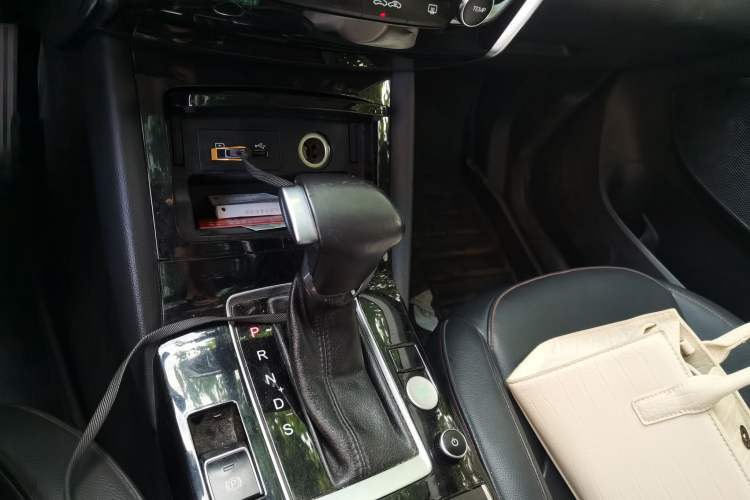 Used BORGWARD BX5 2017 20TGDI Automatic Two-Wheel Drive Pioneer Edition Gear Lever