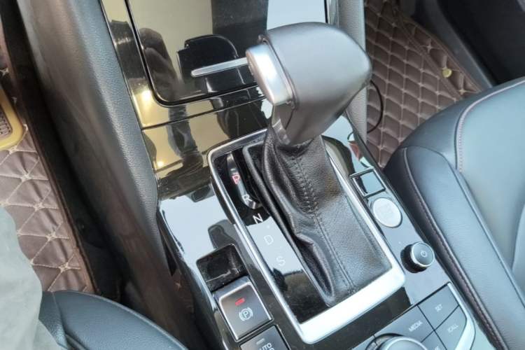 Used BORGWARD BX5 2017 25TGDI Automatic Two-Wheel Drive Smart Enjoyment Model Gear Lever