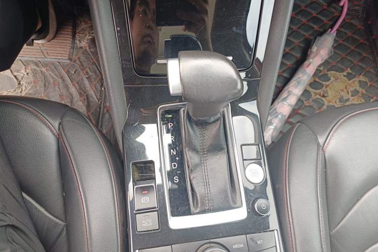 Used BORGWARD BX5 2017 25TGDI Automatic Four-Wheel Drive Premium Model Gear Lever