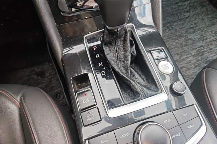 Used BORGWARD BX5 2017 25TGDI Automatic Two-Wheel Drive Smart Enjoyment Model Gear Lever