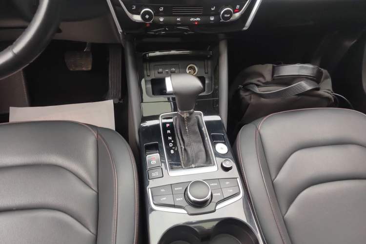Used BORGWARD BX5 2017 20TGDI Automatic Two-Wheel Drive Pioneer Edition Gear Lever