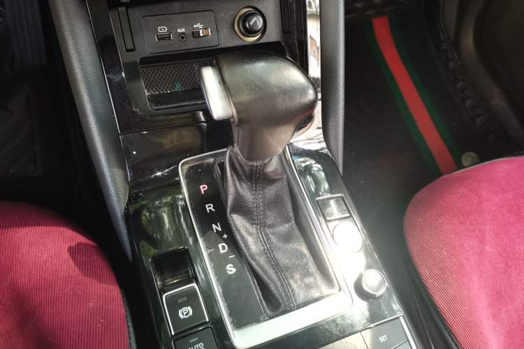 Used BORGWARD BX5 2017 20TGDI Automatic Two-Wheel Drive Pioneer Edition Gear Lever
