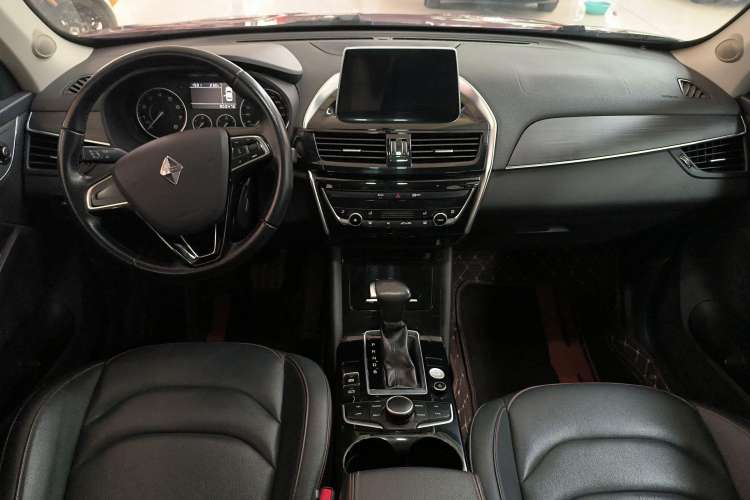 Used BORGWARD BX5 2017 20TGDI Automatic Two-Wheel Drive Pioneer Edition Interior 3