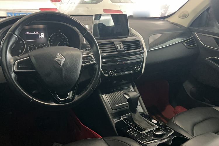 Used BORGWARD BX5 2017 20TGDI Automatic Two-Wheel Drive Pioneer Edition Interior 3