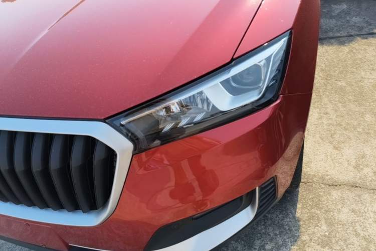 Used BORGWARD BX5 2017 25TGDI Automatic Two-Wheel Drive Smart Enjoyment Model Left Front Headlight
