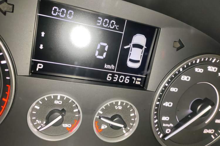 Used BORGWARD BX5 2017 20TGDI Automatic Two-Wheel Drive Pioneer Edition Odometer Close Up