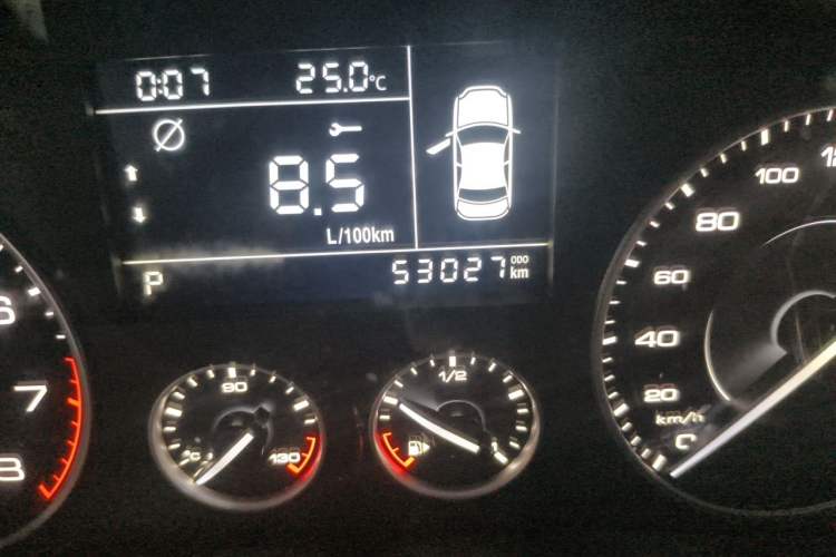 Used BORGWARD BX5 2017 20TGDI Automatic Two-Wheel Drive Pioneer Edition Odometer Close Up