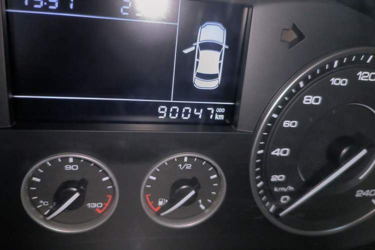 Used BORGWARD BX5 2017 20TGDI Automatic Two-Wheel Drive Pioneer Edition Odometer Close Up