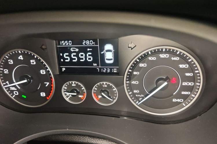 Used BORGWARD BX5 2017 20TGDI Automatic Two-Wheel Drive Pioneer Edition Odometer Close Up