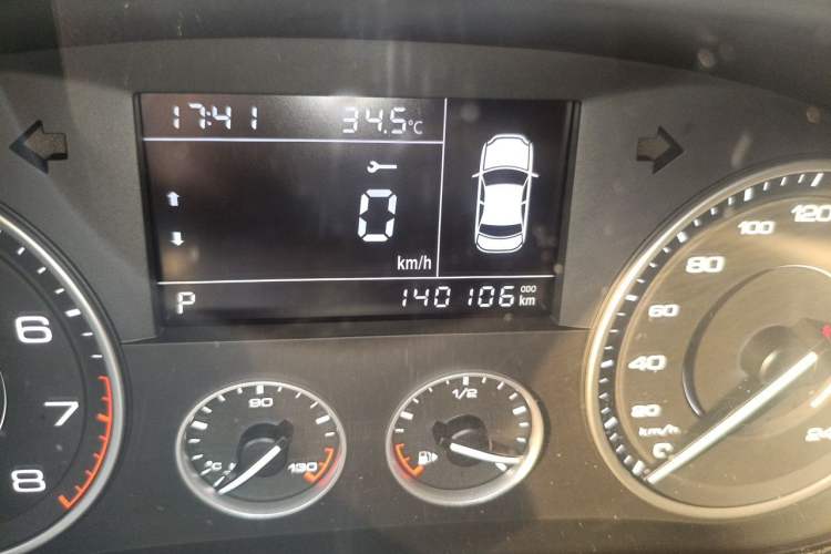 Used BORGWARD BX5 2017 20TGDI Automatic Two-Wheel Drive Pioneer Edition Odometer Close Up