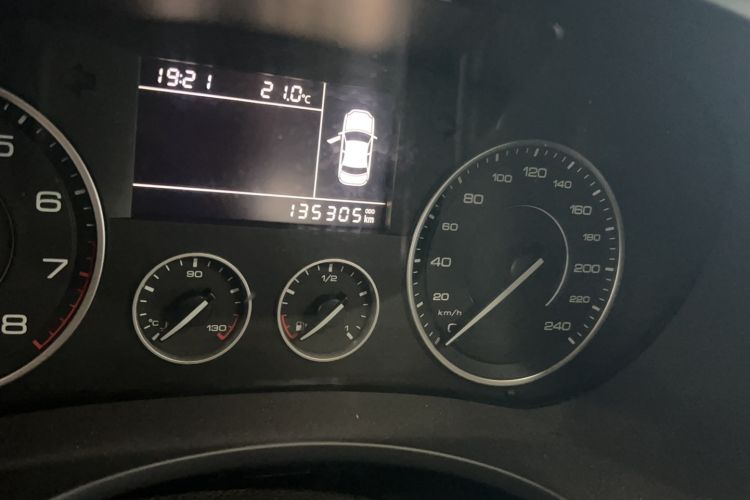 Used BORGWARD BX5 2017 20TGDI Automatic Two-Wheel Drive Pioneer Edition Odometer Close Up