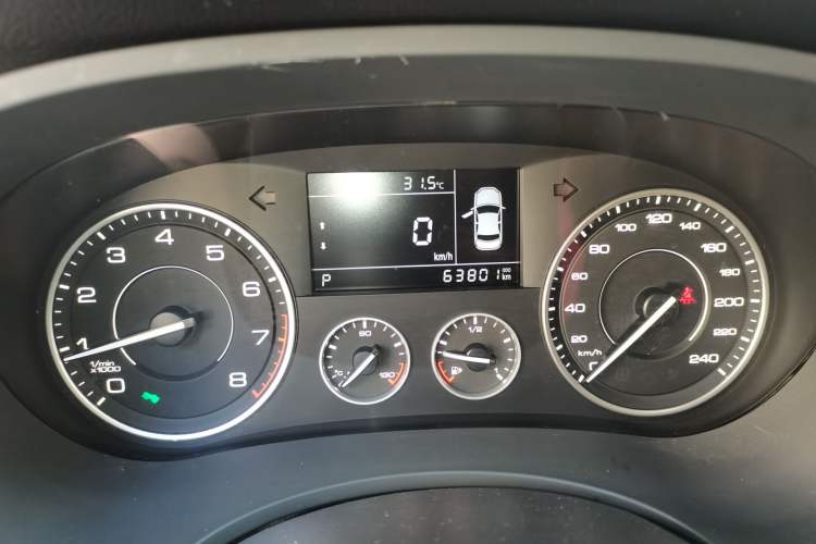 Used BORGWARD BX5 2017 20TGDI Automatic Two-Wheel Drive Pioneer Edition Odometer Close Up