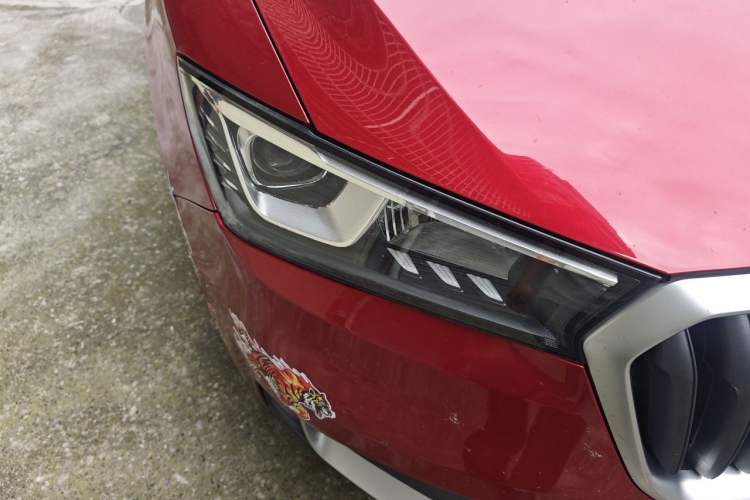 Used BORGWARD BX5 2017 20TGDI Automatic Two-Wheel Drive Pioneer Edition Right Front Headlight