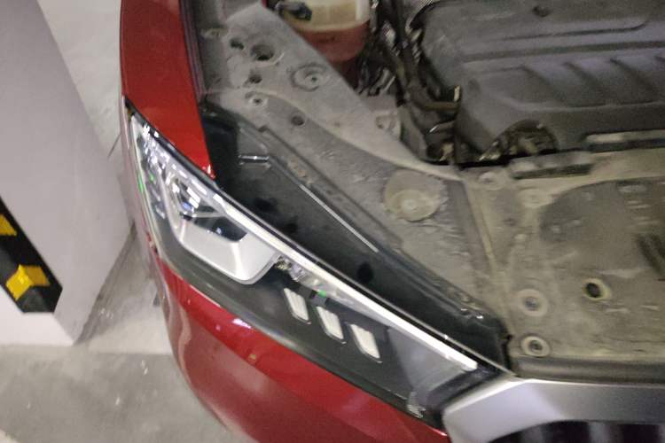 Used BORGWARD BX5 2017 20TGDI Automatic Two-Wheel Drive Pioneer Edition Right Front Headlight