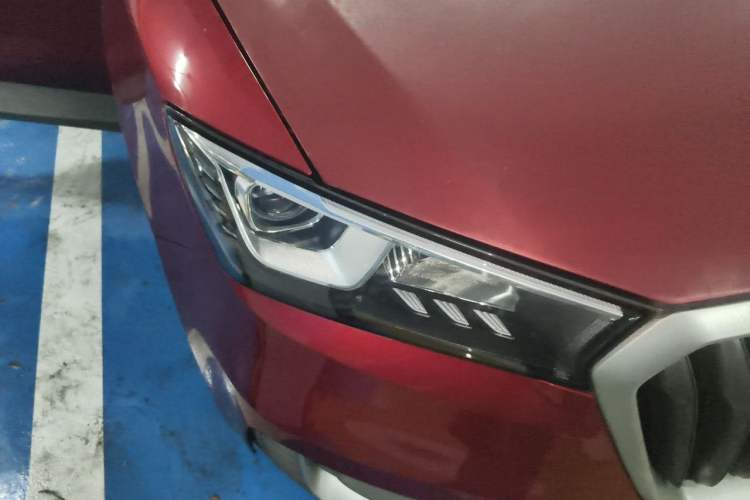 Used BORGWARD BX5 2017 20TGDI Automatic Two-Wheel Drive Pioneer Edition Right Front Headlight