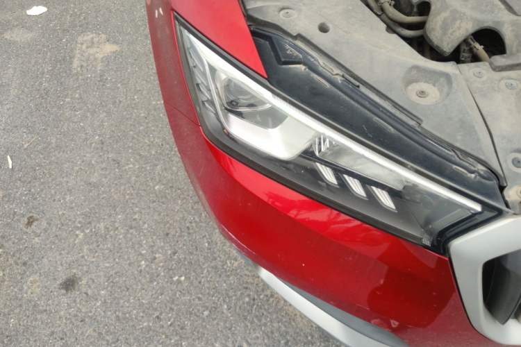 Used BORGWARD BX5 2017 20TGDI Automatic Two-Wheel Drive Pioneer Edition Right Front Headlight