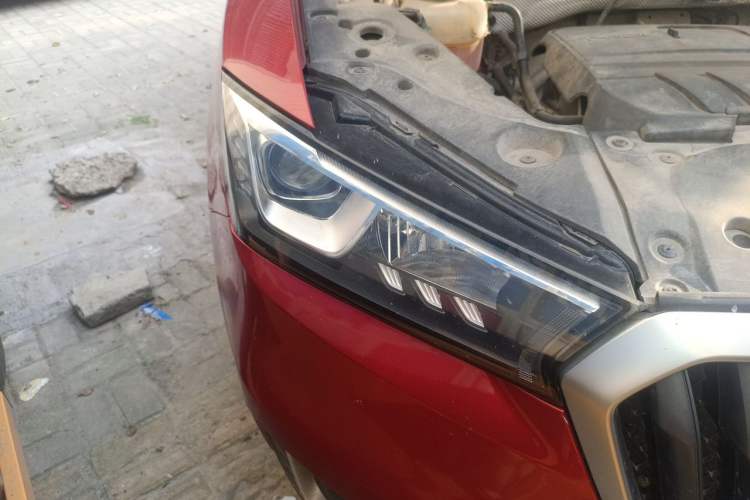 Used BORGWARD BX5 2017 20TGDI Automatic Two-Wheel Drive Pioneer Edition Right Front Headlight