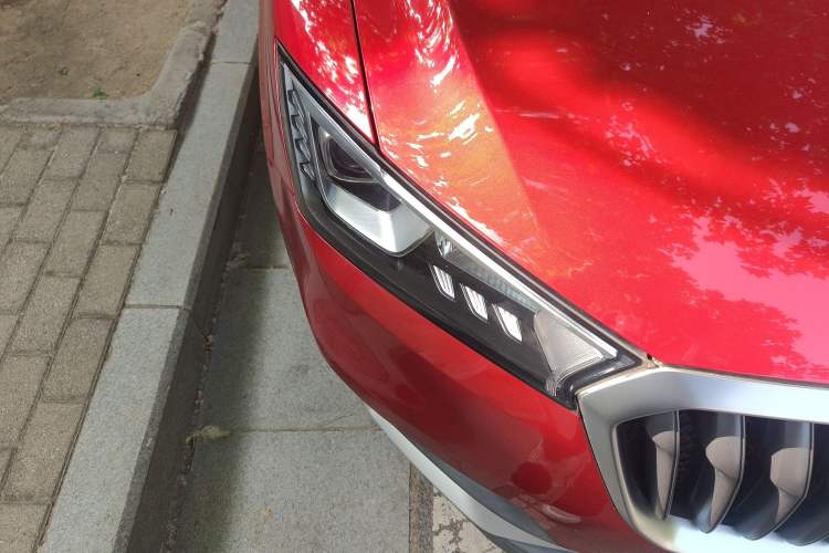 Used BORGWARD BX5 2017 20TGDI Automatic Two-Wheel Drive Pioneer Edition Right Front Headlight