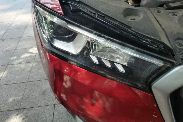 Used BORGWARD BX5 2017 20TGDI Automatic Two-Wheel Drive Pioneer Edition Right Front Headlight
