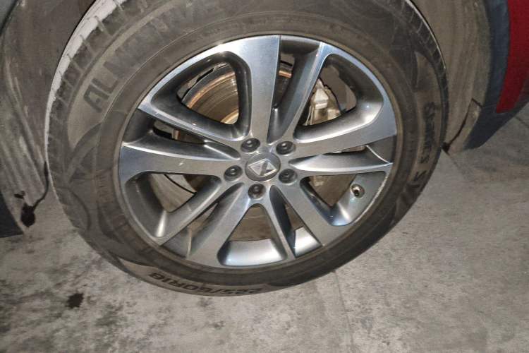 Used BORGWARD BX5 2017 25TGDI Automatic Four-Wheel Drive Smart Enjoyment Model Right Front Wheel Hub