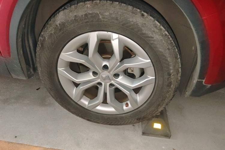 Used BORGWARD BX5 2017 20TGDI Automatic Two-Wheel Drive Pioneer Edition Right Front Wheel Hub