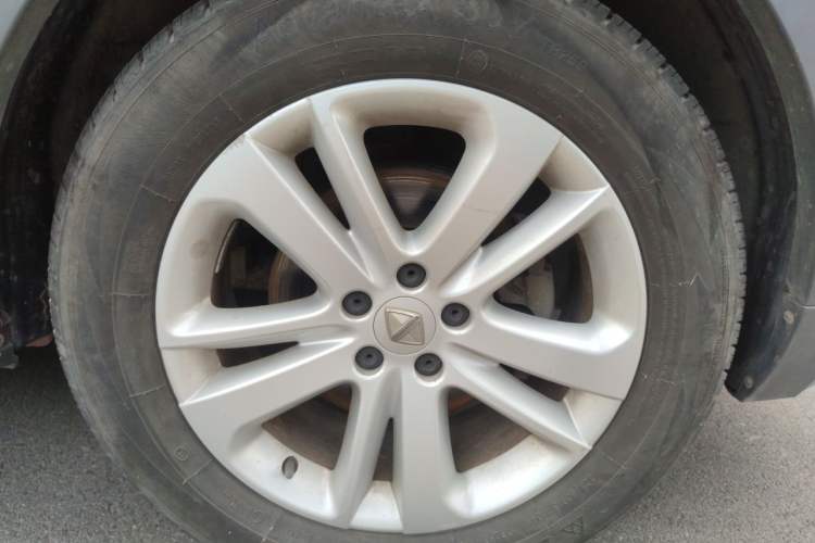 Used BORGWARD BX5 2017 25TGDI Automatic Two-Wheel Drive Fashion Plus Model Right Front Wheel Hub