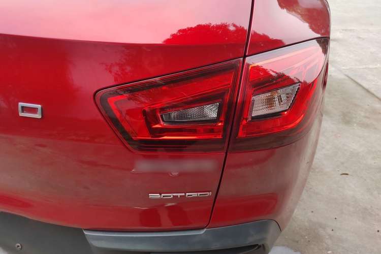 Used BORGWARD BX5 2017 20TGDI Automatic Two-Wheel Drive Pioneer Edition Right Rear Taillight