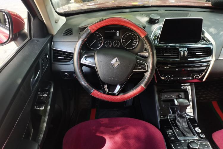 Used BORGWARD BX5 2017 20TGDI Automatic Two-Wheel Drive Pioneer Edition Steering Wheel