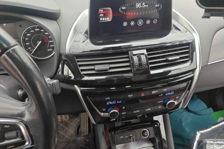 Used BORGWARD BX5 2017 20TGDI Automatic Two-Wheel Drive Entry-Level Edition Audio And AC Panel