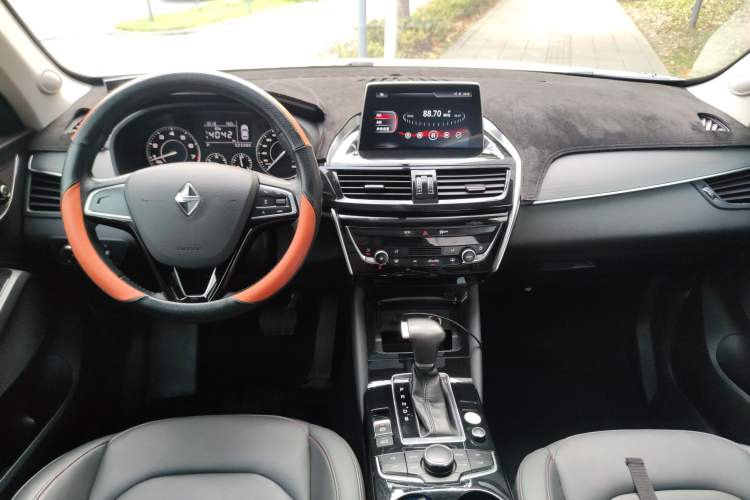 Used BORGWARD BX5 2017 20TGDI Automatic Two-Wheel Drive Pioneer Edition Center Console