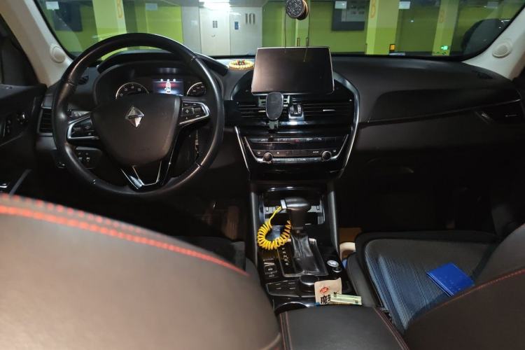 Used BORGWARD BX5 2017 20TGDI Automatic Two-Wheel Drive Leading Edition Center Console