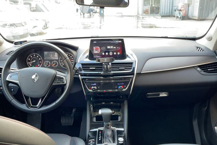 Used BORGWARD BX5 2017 20TGDI Automatic Two-Wheel Drive Pioneer Edition Center Console