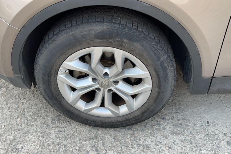 Used BORGWARD BX5 2017 20TGDI Automatic Two-Wheel Drive Pioneer Edition Left Front Wheel Hub