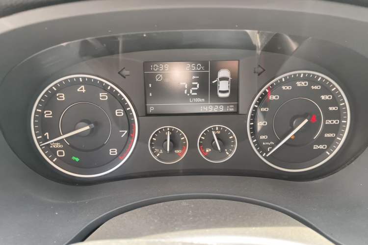 Used BORGWARD BX5 2017 20TGDI Automatic Two-Wheel Drive Pioneer Edition Odometer Close Up