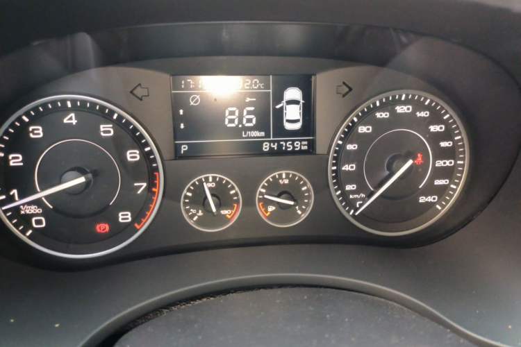 Used BORGWARD BX5 2017 20TGDI Automatic Two-Wheel Drive Pioneer Edition Odometer Close Up
