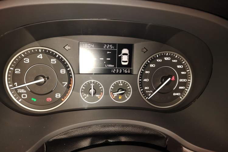 Used BORGWARD BX5 2017 20TGDI Automatic Two-Wheel Drive Pioneer Edition Odometer Close Up