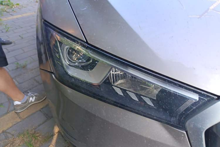 Used BORGWARD BX5 2017 20TGDI Automatic Two-Wheel Drive Pioneer Edition Right Front Headlight