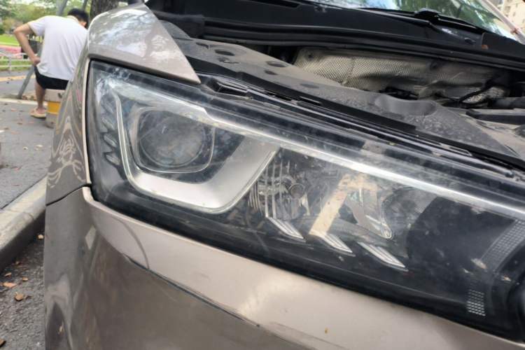 Used BORGWARD BX5 2017 20TGDI Automatic Two-Wheel Drive Pioneer Edition Right Front Headlight