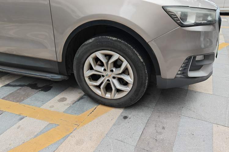 Used BORGWARD BX5 2017 20TGDI Automatic Two-Wheel Drive Pioneer Edition Right Front Wheel Hub