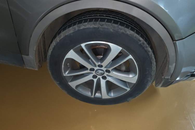 Used BORGWARD BX5 2017 20TGDI Automatic Two-Wheel Drive Leading Edition Right Front Wheel Hub
