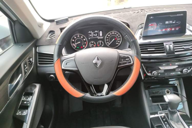Used BORGWARD BX5 2017 20TGDI Automatic Two-Wheel Drive Pioneer Edition Steering Wheel