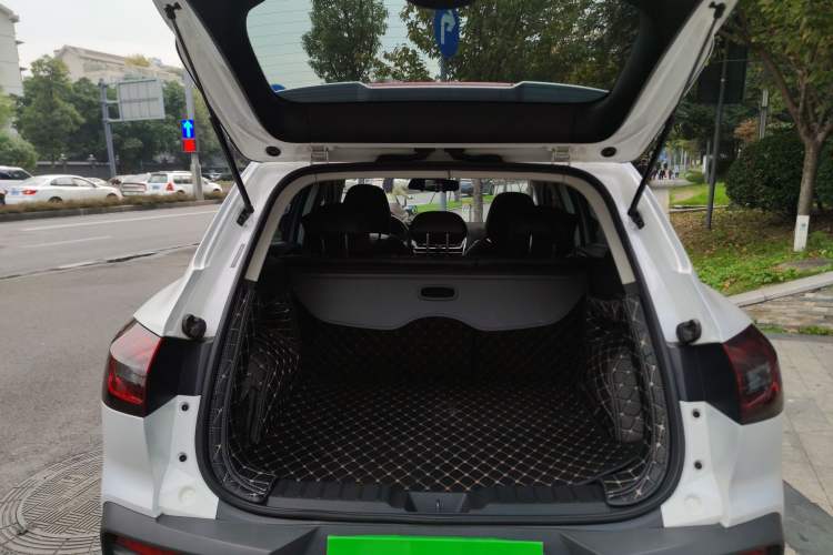Used BORGWARD BX5 2017 20TGDI Automatic Two-Wheel Drive Pioneer Edition Trunk