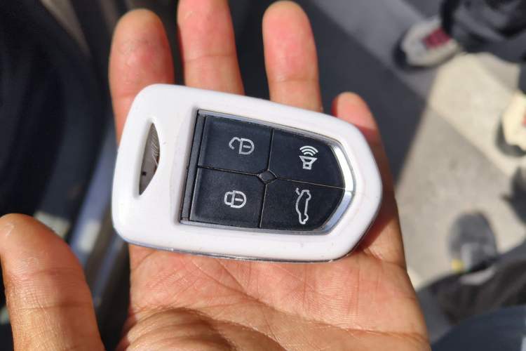 Used BORGWARD BX5 2017 20TGDI Automatic Two-Wheel Drive Pioneer Edition Vehicle Key