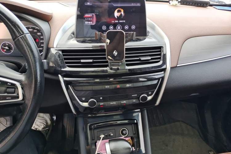 Used BORGWARD BX5 2017 25TGDI Automatic Two-Wheel Drive Fashion Plus Model Audio And AC Panel