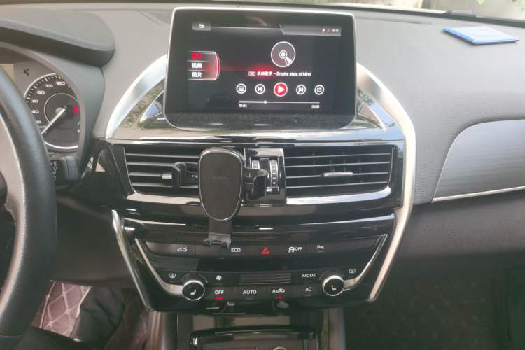 Used BORGWARD BX5 2017 25TGDI Automatic Two-Wheel Drive Smart Enjoyment Model Audio And AC Panel