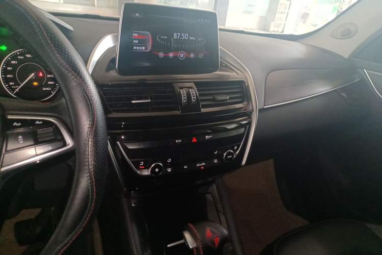Used BORGWARD BX5 2017 20TGDI Automatic Two-Wheel Drive Pioneer Edition Audio And AC Panel