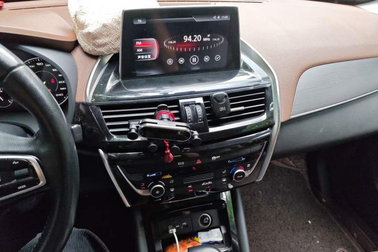 Used BORGWARD BX5 2017 20TGDI Automatic Two-Wheel Drive New Edition Audio And AC Panel