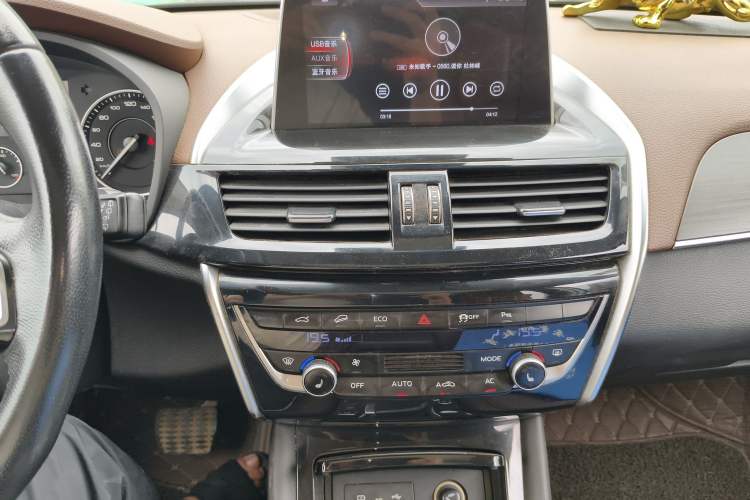 Used BORGWARD BX5 2017 25TGDI Automatic Four-Wheel Drive Premium Model Audio And AC Panel